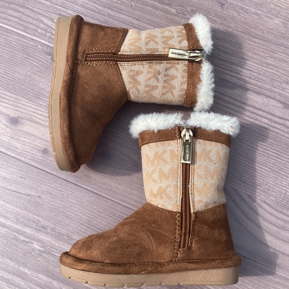 Baby Michael Kors size 5 boots - Picture 3 of 5
